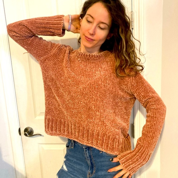Aeropostale Sweaters - Aeropostale Velvet knit cropped sweater long sleeved box style crew neck size L